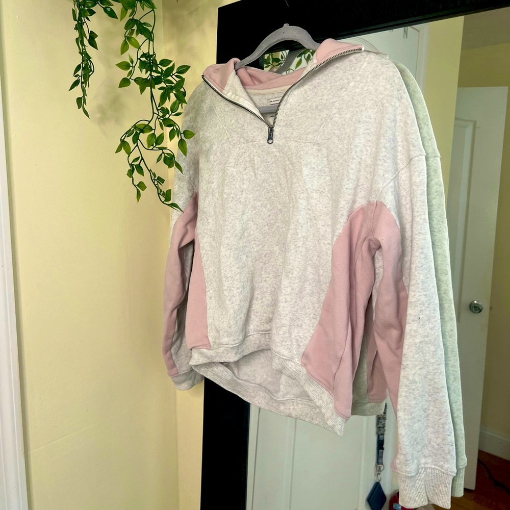 American Eagle Pink and Grey Pullover